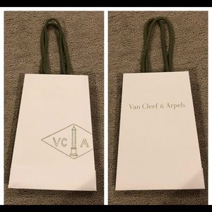 💯 💍 Authentic Van Cleef & Arpels bag
